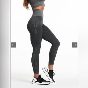Pursue Fitness ADAPT Seamless Leggings
Black.Charcoal SMALL new